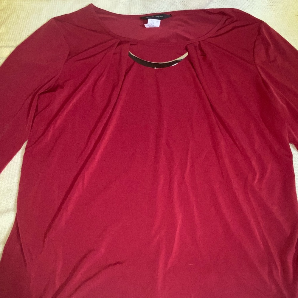 Bradly Myles red shirt size XL